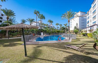 Swimming pool of Flat for sale in Marbella  with Air Conditioner, Terrace and Balcony