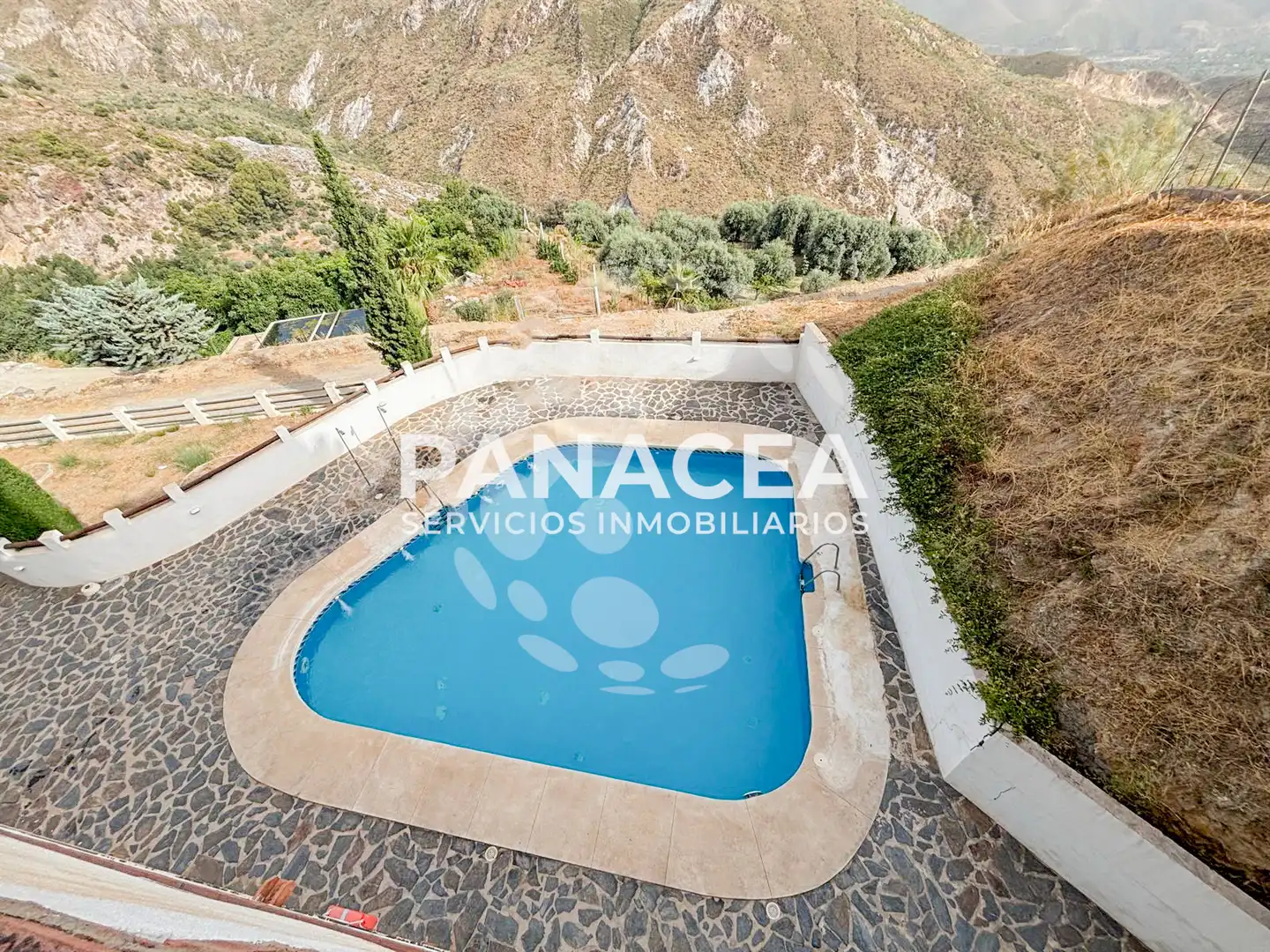 Vista exterior de Piso en venta en Carataunas con Terraza, Amueblado y Horno