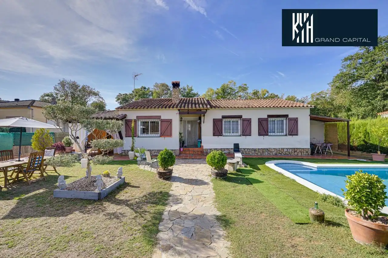 Casa con piscina en venta en Urbanizacion CAN CARBONELL