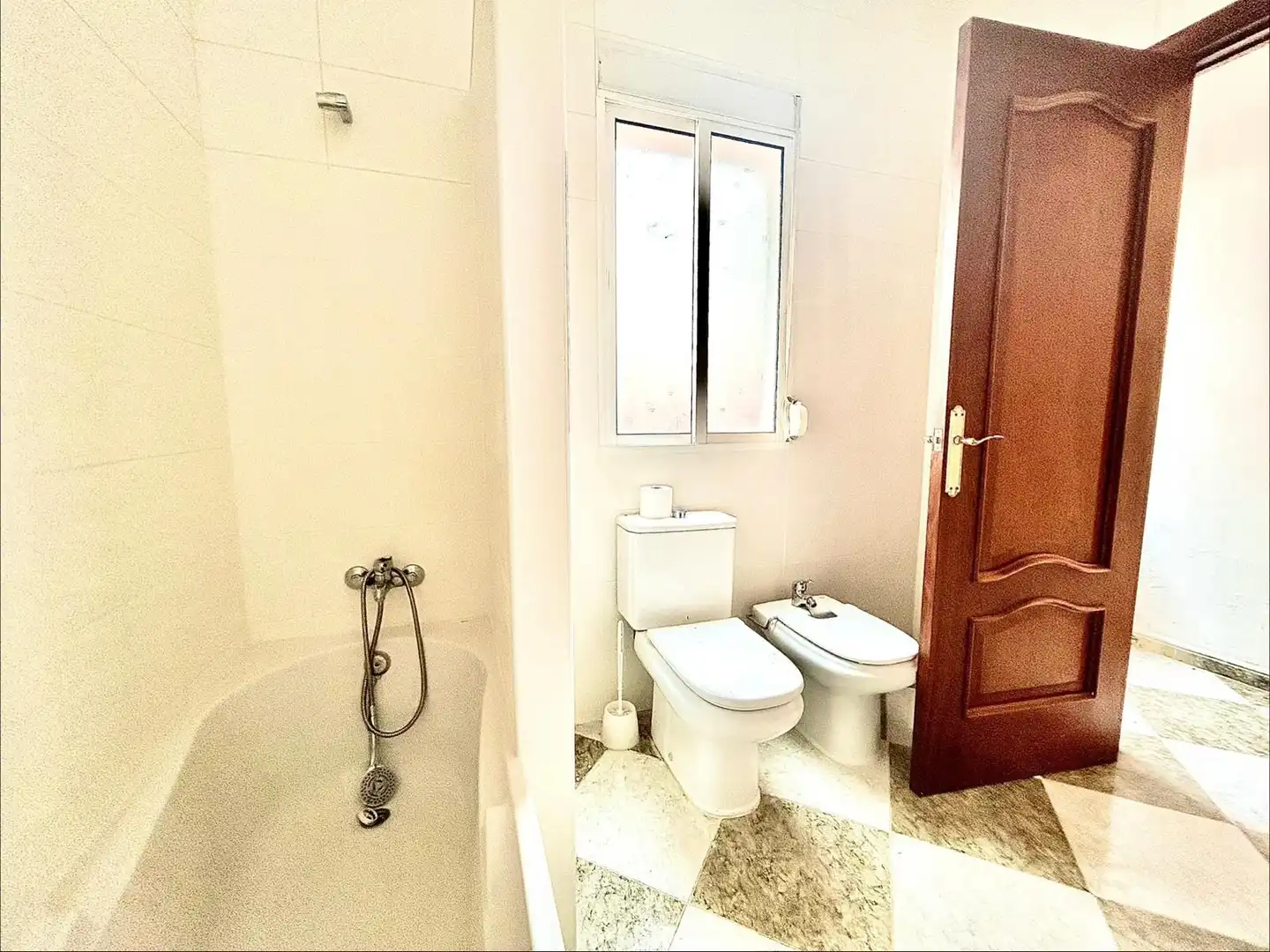 Baño de Casa adosada en venta en Alcolea del Río con Alarma