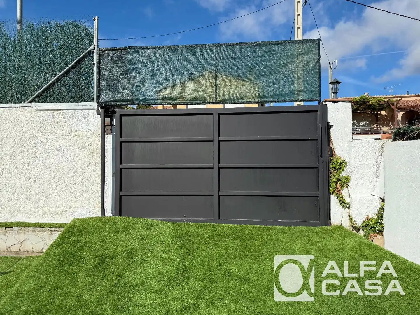 Vista exterior de Casa o xalet en venda en Lloret de Mar amb Calefacció, Terrassa i Traster