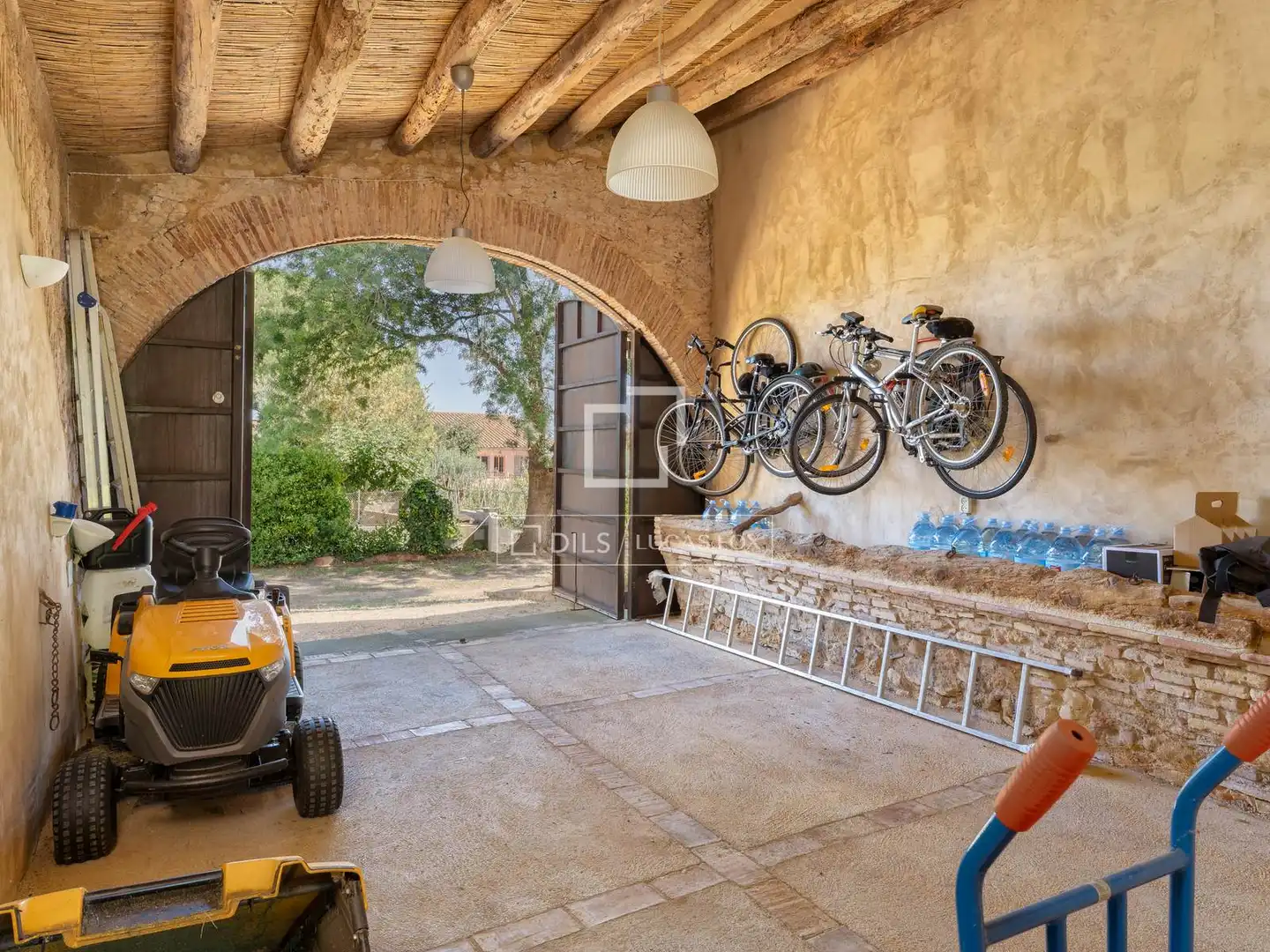 Parking de Finca rústica en venta en Garrigàs con Aire acondicionado, Calefacción y Jardín privado