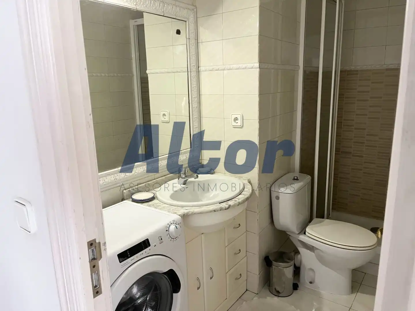 Bany de Dúplex de lloguer en Madrid amb Aire condicionat, Calefacció i Moblat
