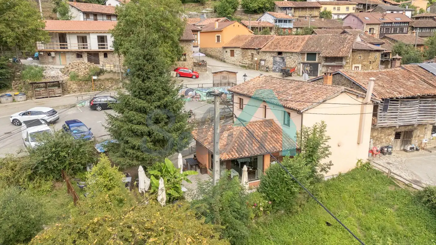 Vista exterior de Casa o chalet en venta en Sobrescobio con Calefacción, Jardín privado y Terraza