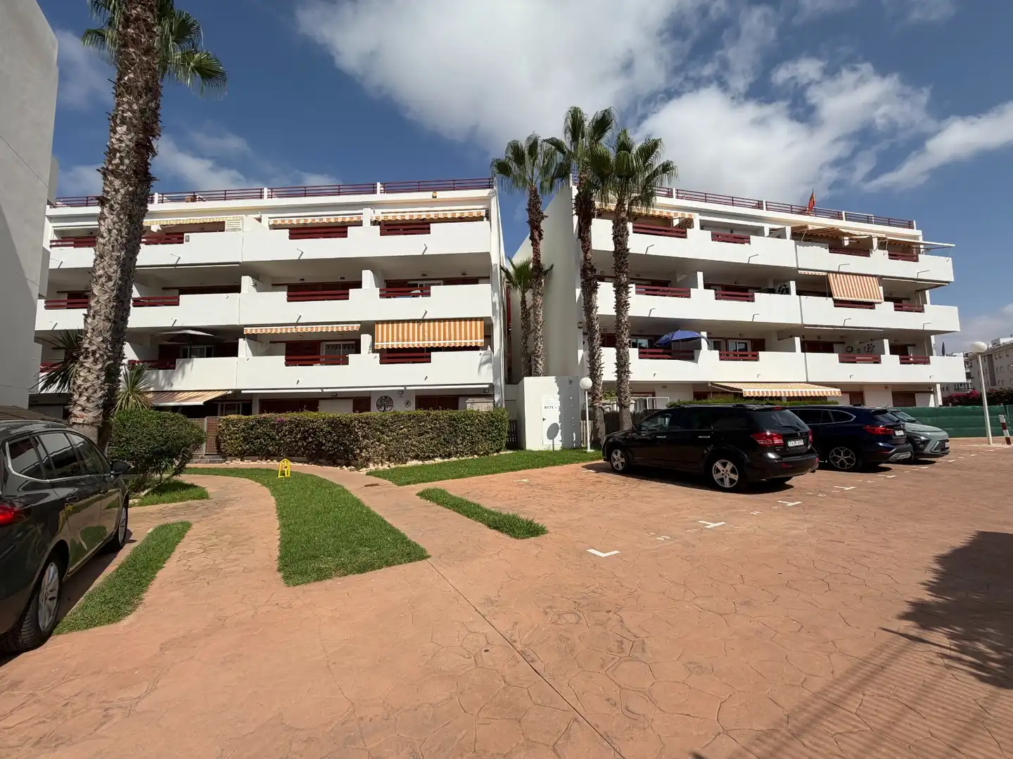 Vista exterior de Planta baixa en venda en Orihuela amb Aire condicionat, Terrassa i Piscina