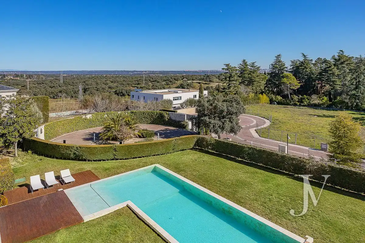 Swimming pool of Houses for sale in Madrid  with Air Conditioner, Heating and Private garden