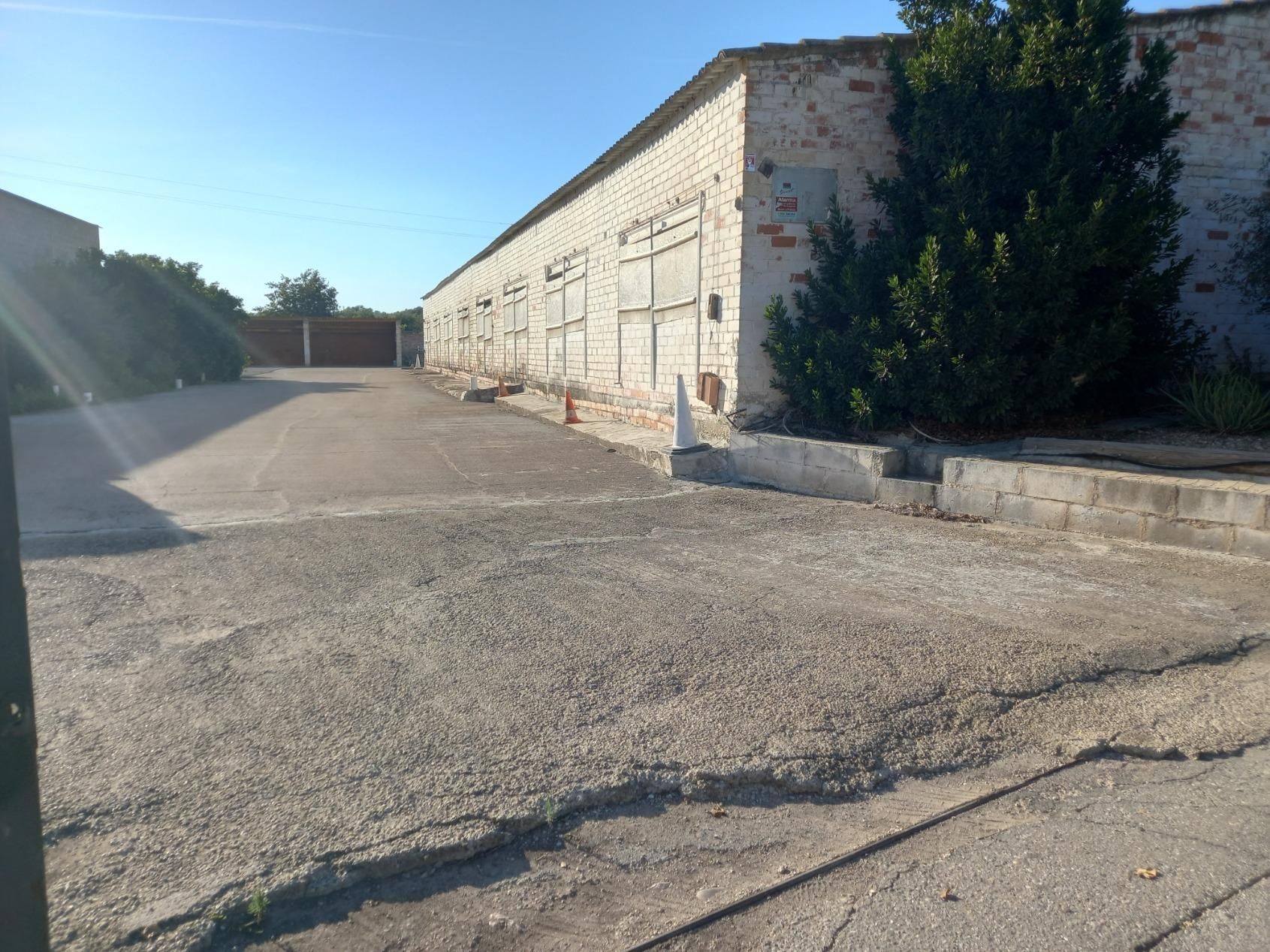 Vista exterior de Nau industrial en venda en Móra d'Ebre