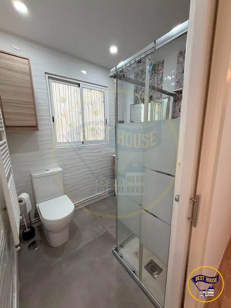 Baño de Piso en venta en Cuenca con Calefacción, Amueblado y Balcón