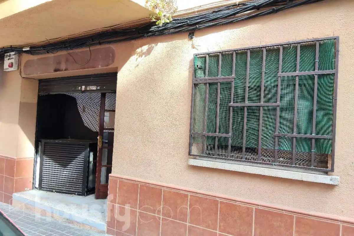 Local de alquiler en Carrer d'Aragó, Zona Alta