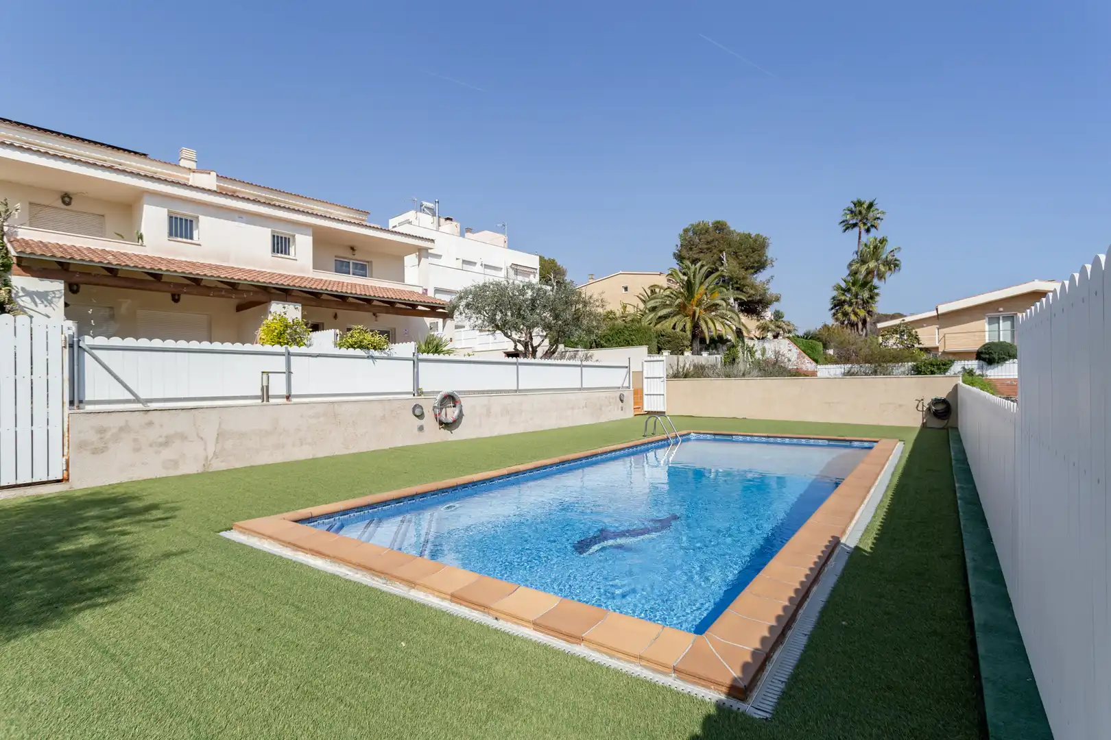Piscina de Casa adosada en venta en Torredembarra con Aire acondicionado, Calefacción y Jardín privado