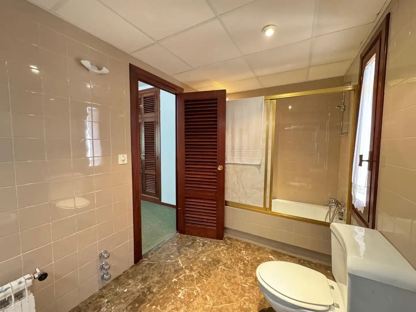 Bany de Casa o xalet en venda en Villanueva del Rosario amb Aire condicionat, Jardí privat i Terrassa
