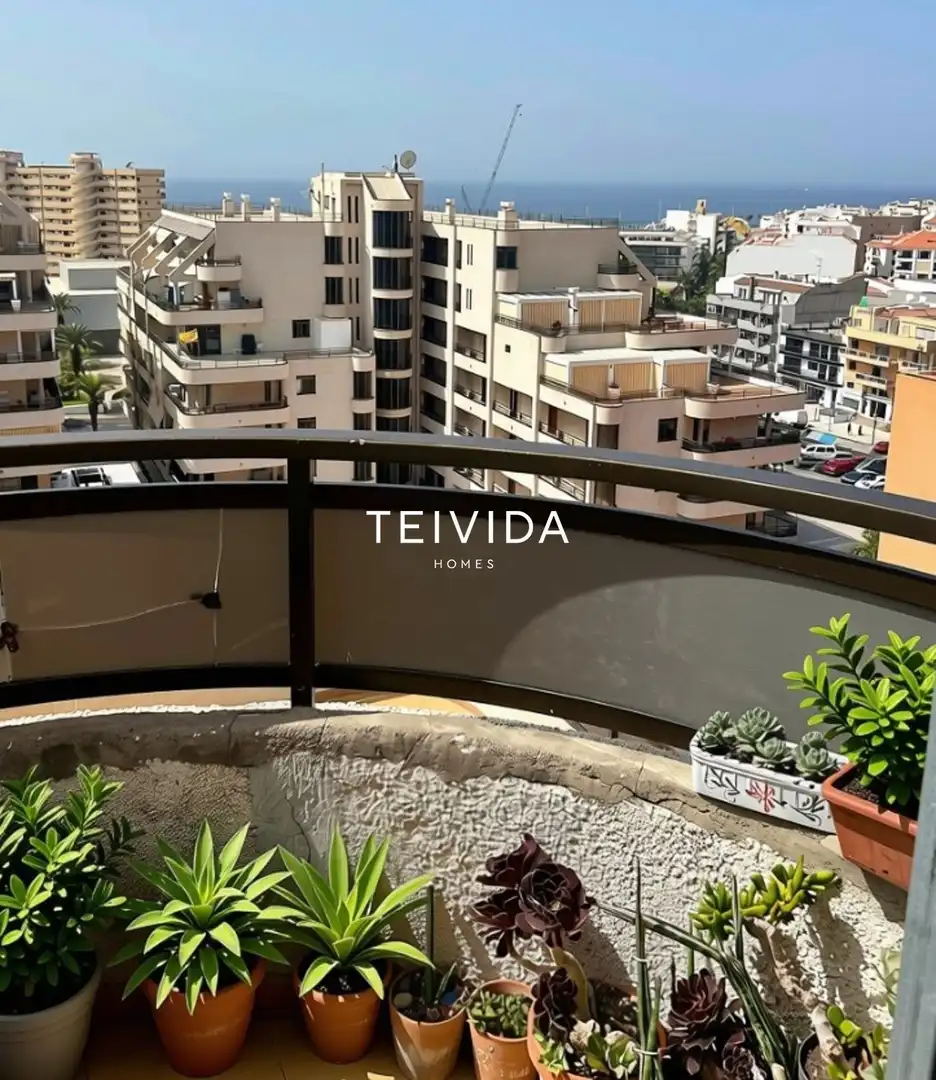 Terraza de Piso en venta en Arona con Piscina, Amueblado y Horno