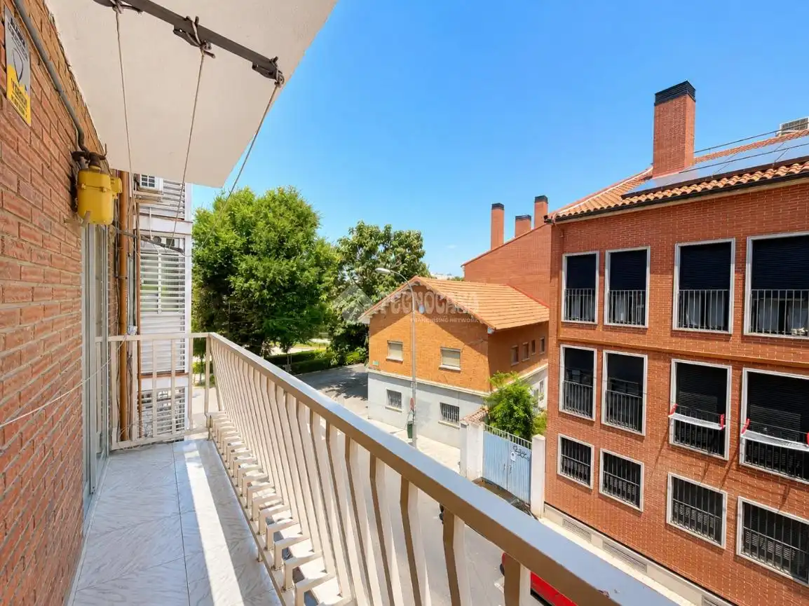 Vista exterior de Pis en venda en San Fernando de Henares amb Aire condicionat, Calefacció i Terrassa
