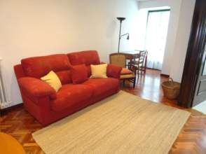 Living room of Flat to rent in Gijón   with Heating, Parquet flooring and Furnished