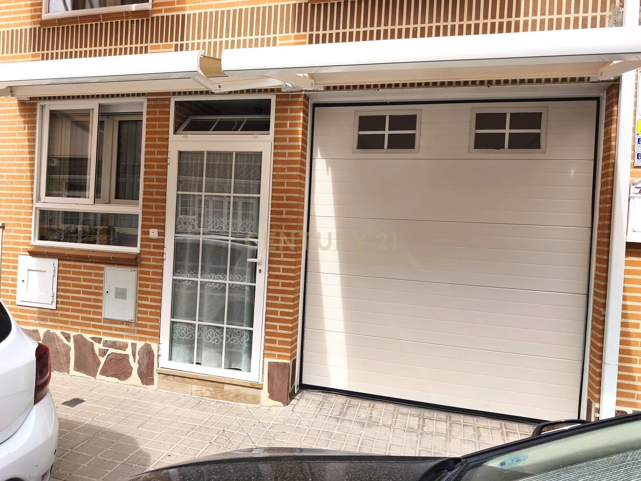 Exterior view of Single-family semi-detached for sale in San Martín de la Vega  with Air Conditioner, Private garden and Storage room