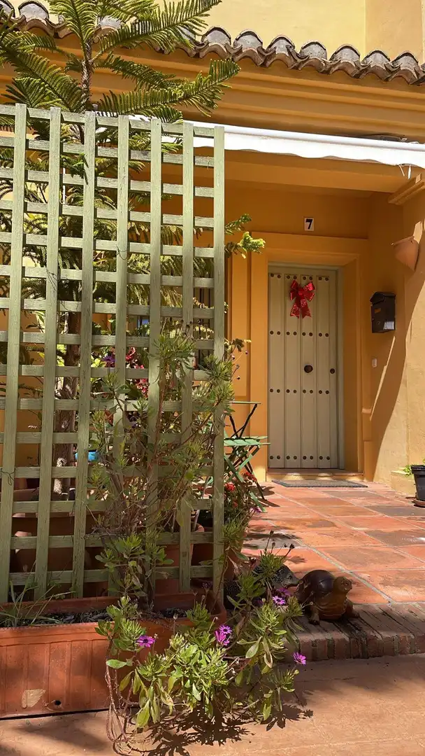 Jardí de Casa adosada en venda en Sotogrande amb Aire condicionat, Calefacció i Jardí privat