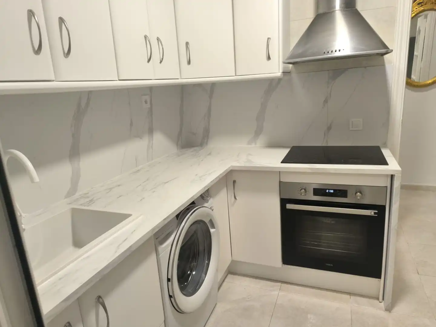 Cuina de Apartament en venda en Marbella amb Calefacció, Terrassa i Piscina comunitària