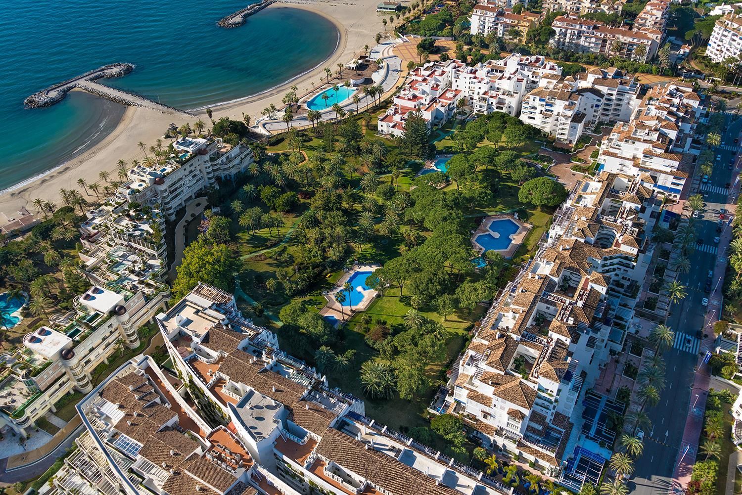 Exterior view of Flat to rent in Marbella  with Air Conditioner, Terrace and Furnished