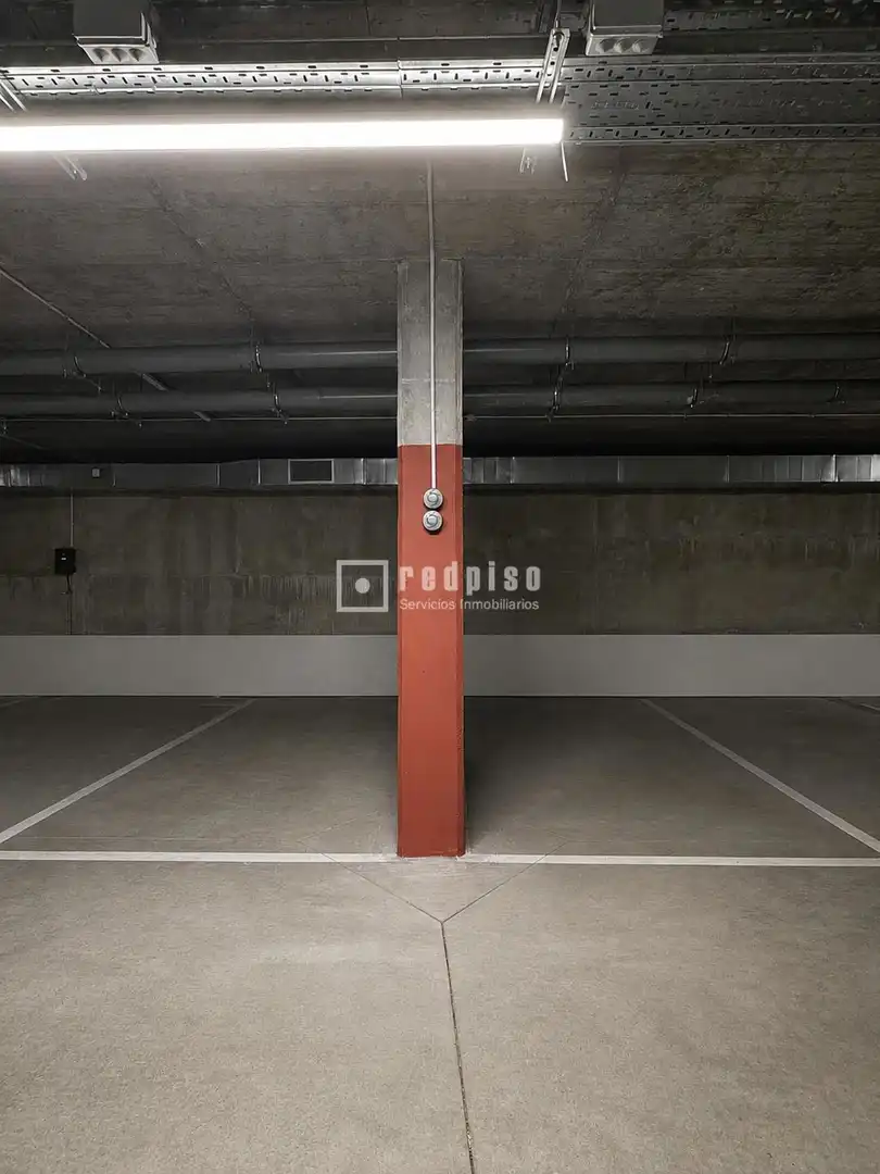 Parking de Piso de alquiler en Alcobendas con Aire acondicionado, Calefacción y Jardín privado
