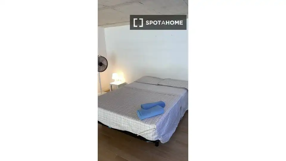 Schlafzimmer von Wohnung zur Miete in Valencia mit Klimaanlage, Heizung und Möbliert