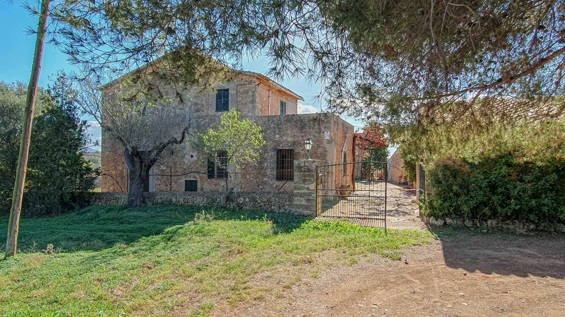Vista exterior de Finca rústica en venda en  Palma de Mallorca amb Jardí privat, Terrassa i Traster