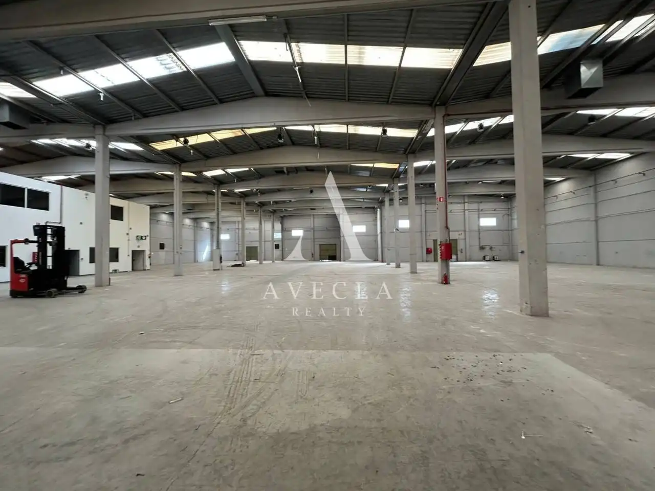 Vista exterior de Nave industrial de alquiler en Abrera