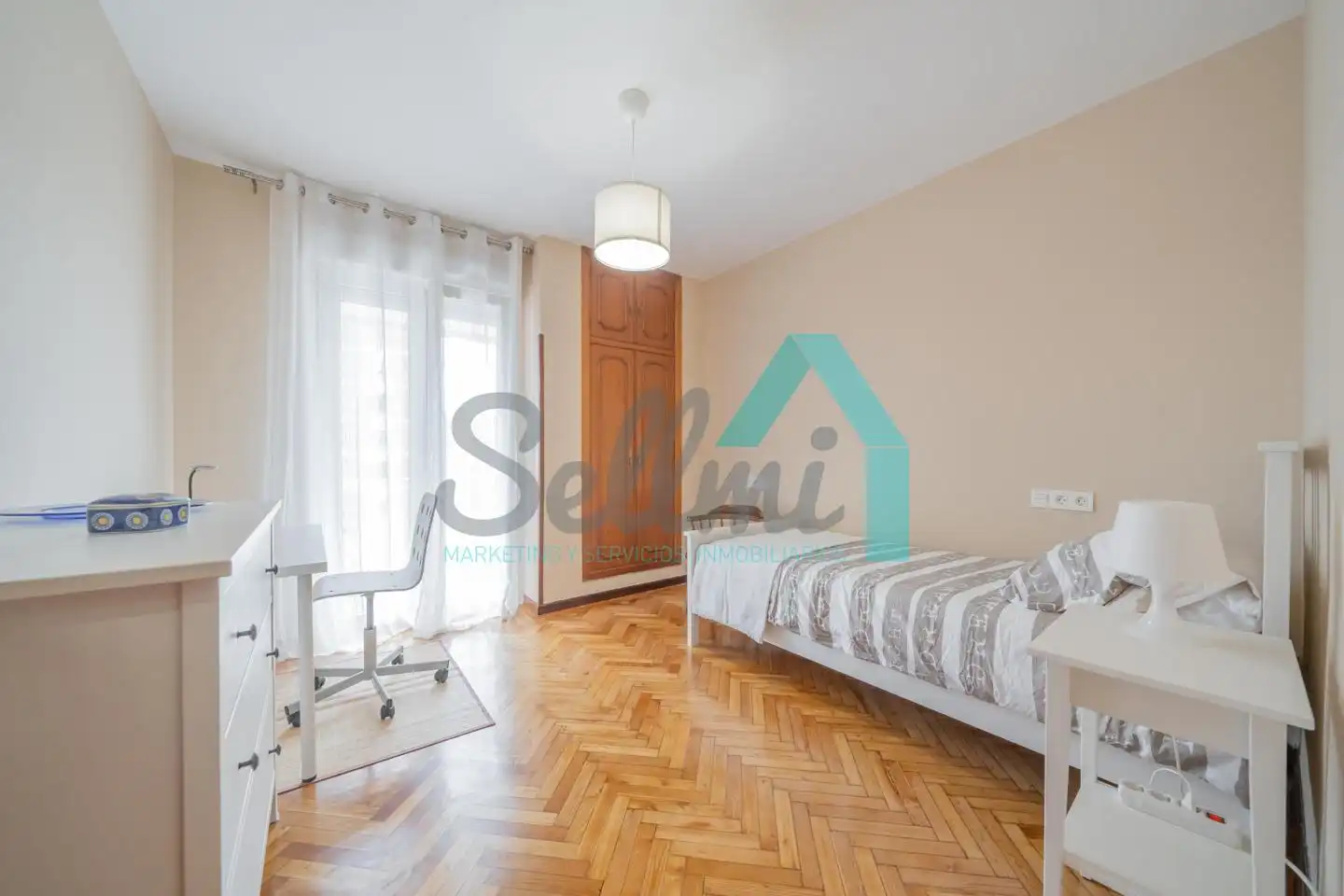 Bedroom of Flat for rent in Oviedo   with Heating, Parquet flooring and Terrace