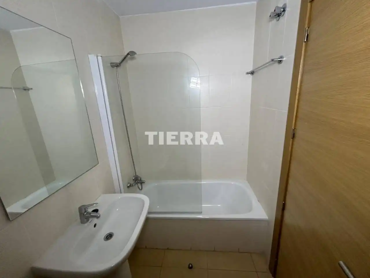 Bany de Pis en venda en Alhama de Murcia amb Terrassa, Alarma i Piscina comunitària