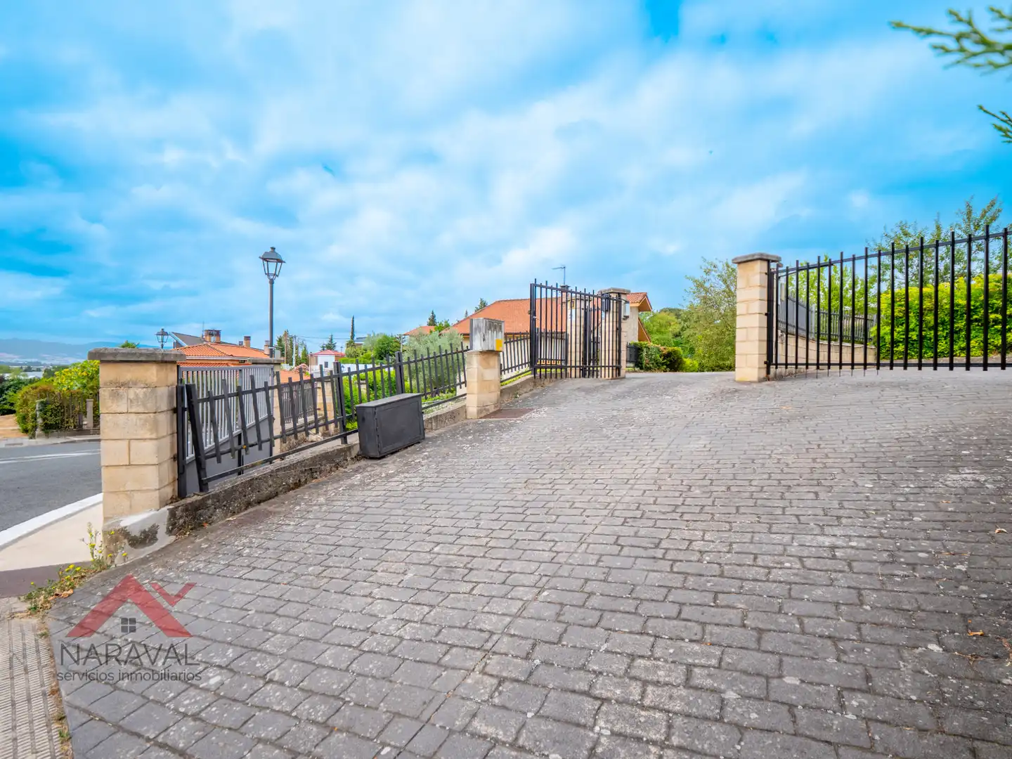 Vista exterior de Casa o xalet en venda en Zigoitia amb Calefacció, Jardí privat i Parquet