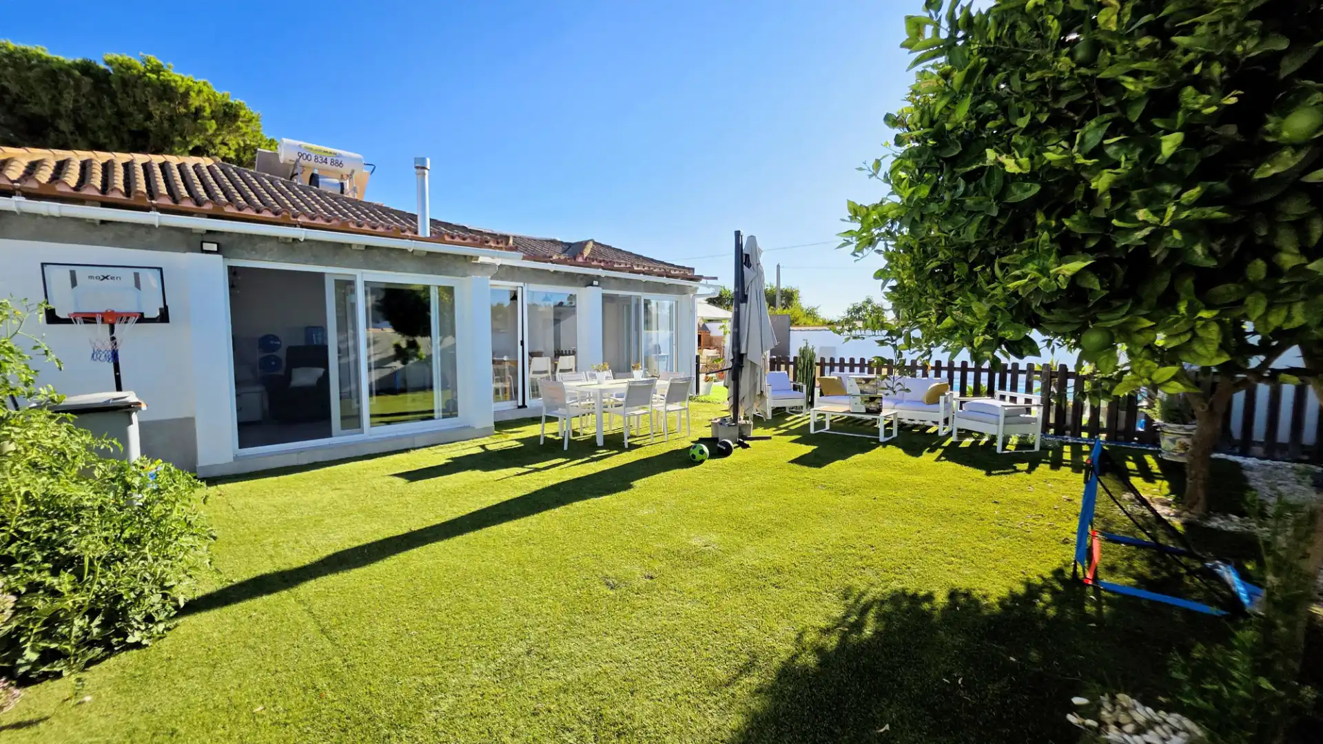 Jardí de Casa o xalet en venda en Chiclana de la Frontera amb Aire condicionat, Jardí privat i Terrassa