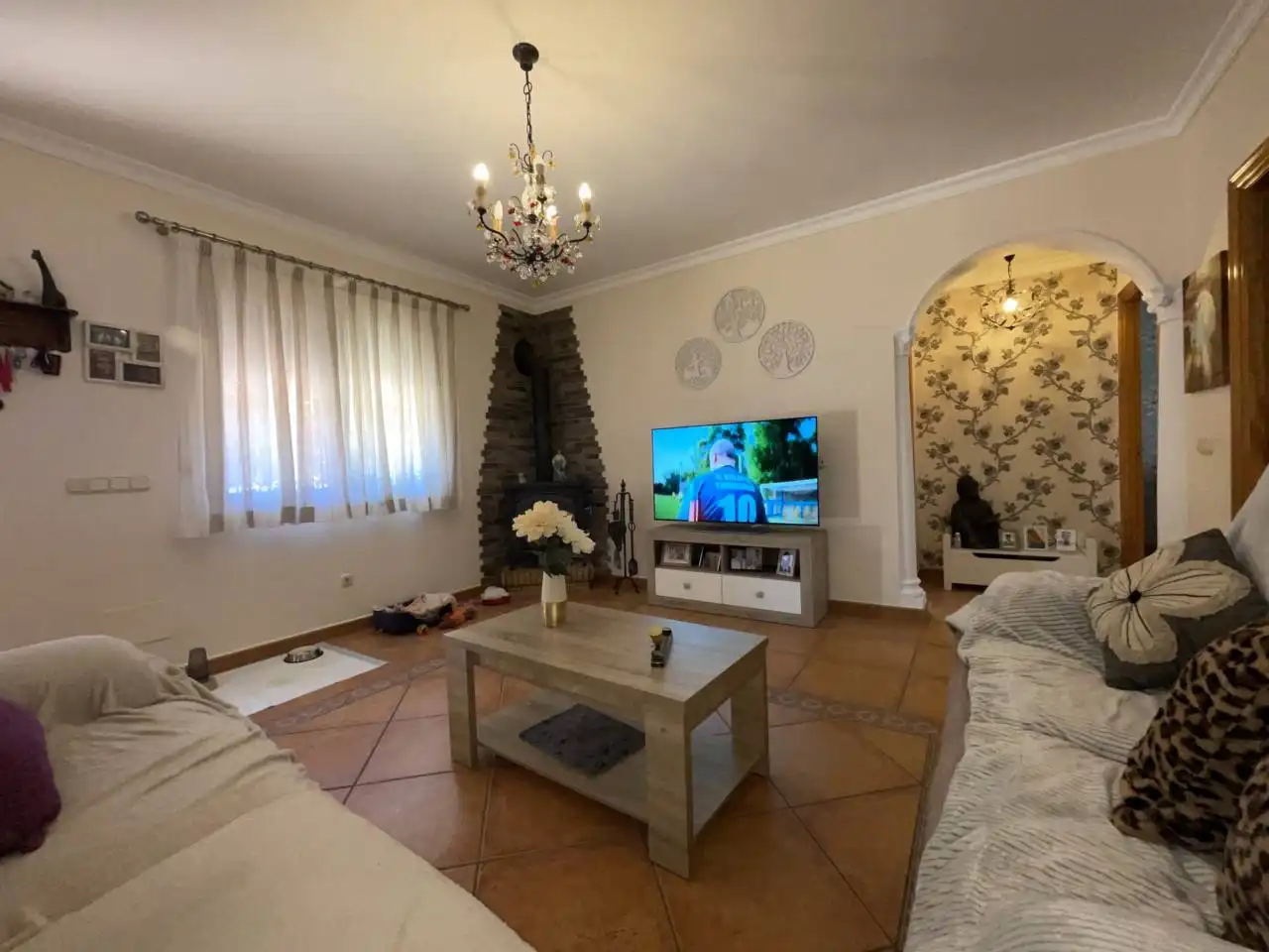 Sala d'estar de Finca rústica en venda en Estepona amb Aire condicionat, Calefacció i Jardí privat