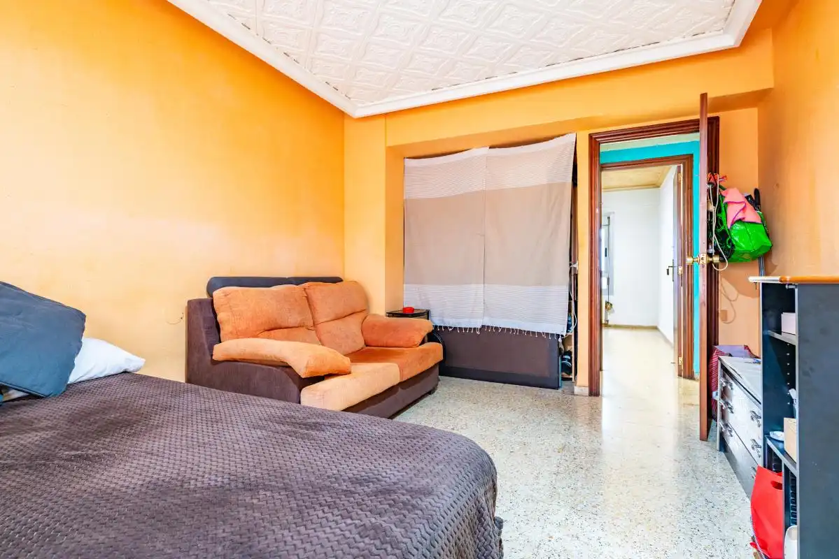 Habitación de Piso en venta en Castellón de la Plana / Castelló de la Plana con Calefacción, Terraza y Balcón