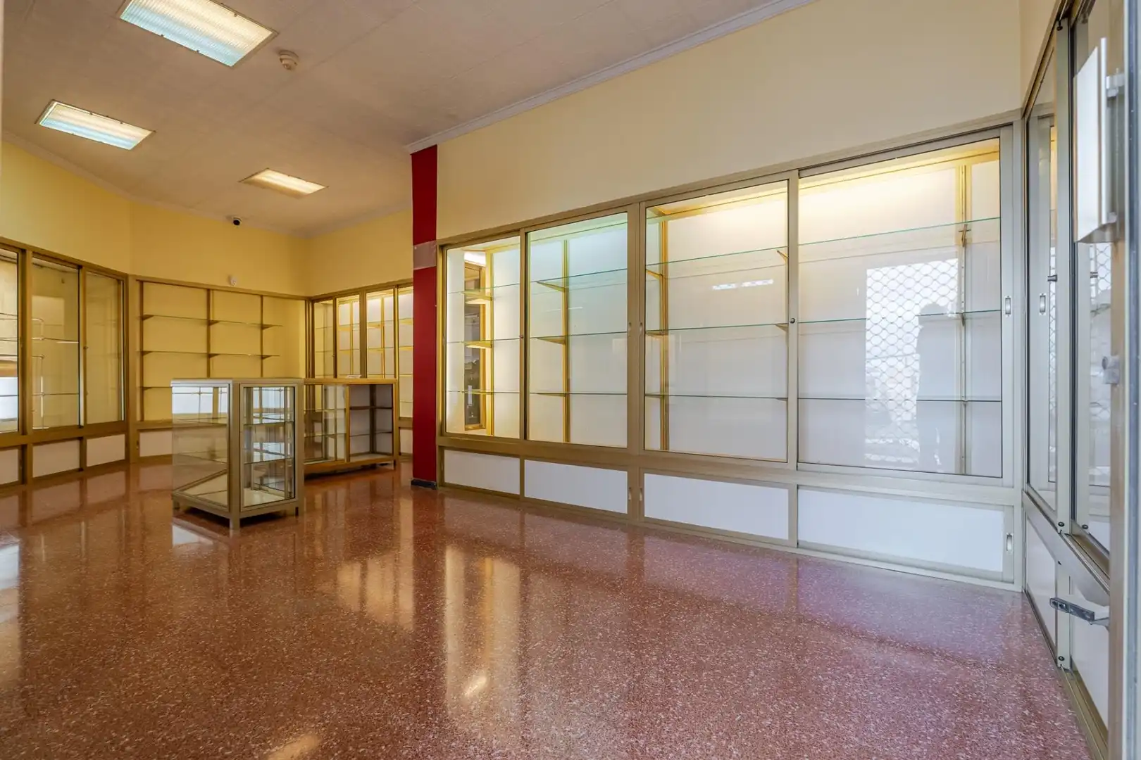 Local en venta en Ingenio con Amueblado