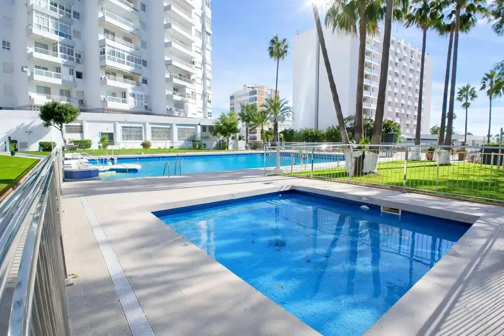 Apartamento con piscina en venta en Puerto Marina, imagen 25