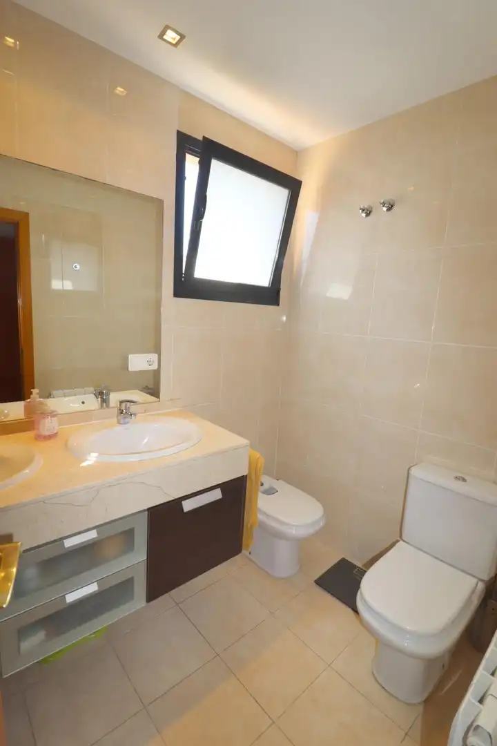 Baño de Casa o chalet de alquiler en Paterna con Aire acondicionado, Calefacción y Jardín privado