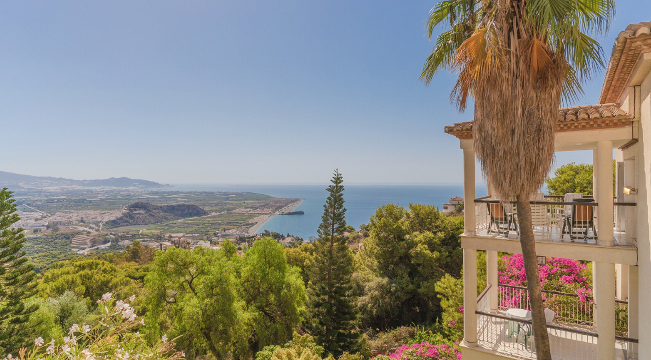 Vista exterior de Casa o xalet en venda en Salobreña amb Jardí privat, Terrassa i Traster