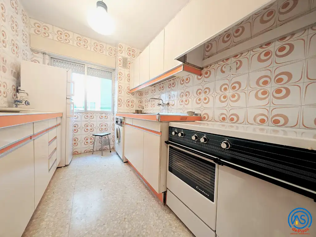 Cocina de Piso en venta en Zaragoza con Calefacción, Parquet y Horno