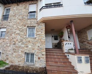 Vista exterior de Casa adosada en venda en Ponferrada amb Calefacció, Jardí privat i Terrassa