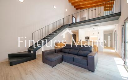Sala d'estar de Casa o xalet en venda en Vilamacolum amb Aire condicionat, Calefacció i Jardí privat