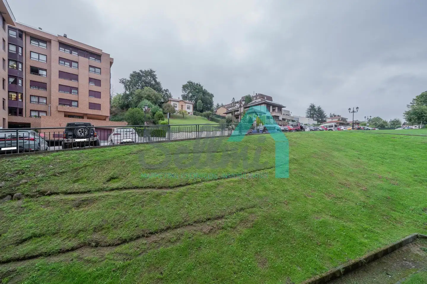 Planta baja de alquiler en Oviedo  con Calefacción, Parquet y Amueblado