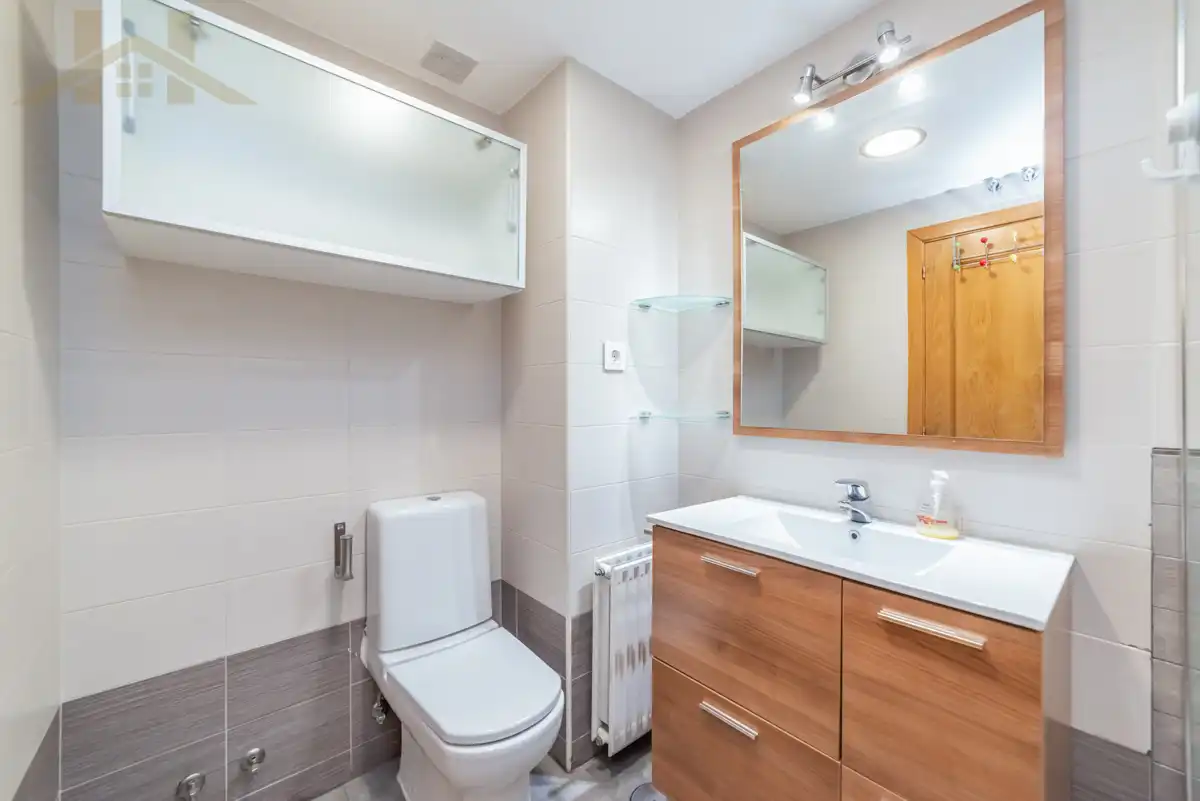 Bathroom of Flat for sale in Pinto  with Air Conditioner, Heating and Storage room