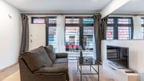 Living room of Flat for sale in  Madrid Capital  with Oven