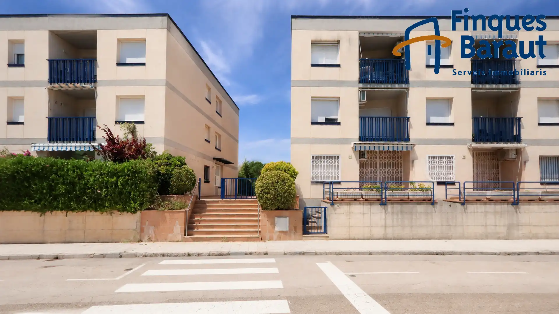 Vista exterior de Apartament en venda en Llançà amb Aire condicionat, Calefacció i Jardí privat