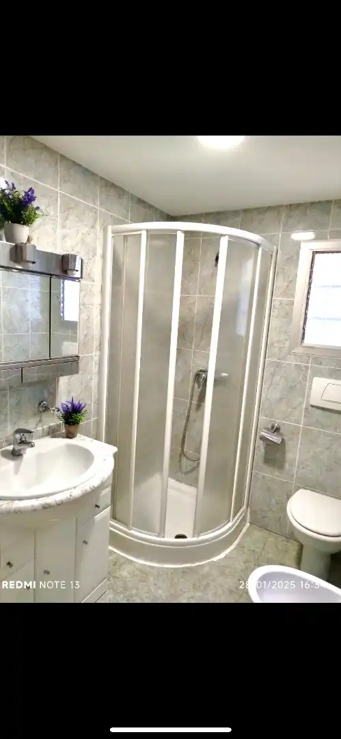 Badezimmer von Wohnung zur untervermieten in Valencia mit Klimaanlage, Heizung und Möbliert