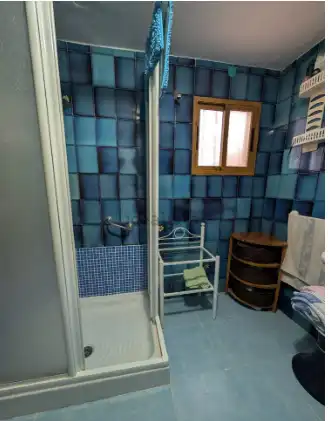 Baño de Casa adosada en venta en Fuerte del Rey con Aire acondicionado, Calefacción y Trastero