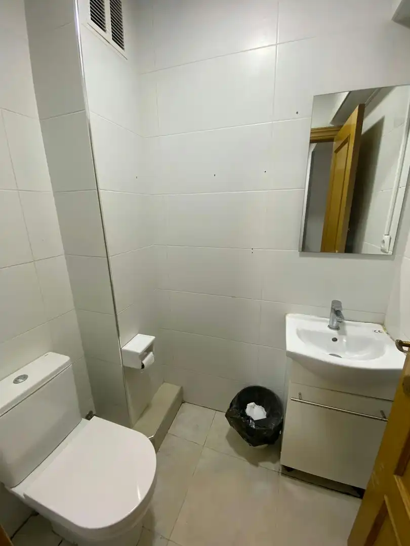 Bathroom of Flat for share in Valencia  with TV