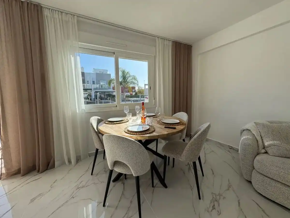 Comedor de Casa adosada en venta en Torrevieja con Aire acondicionado, Jardín privado y Amueblado