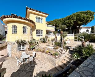 Vista exterior de Casa o xalet en venda en Mont-roig del Camp amb Aire condicionat, Calefacció i Jardí privat