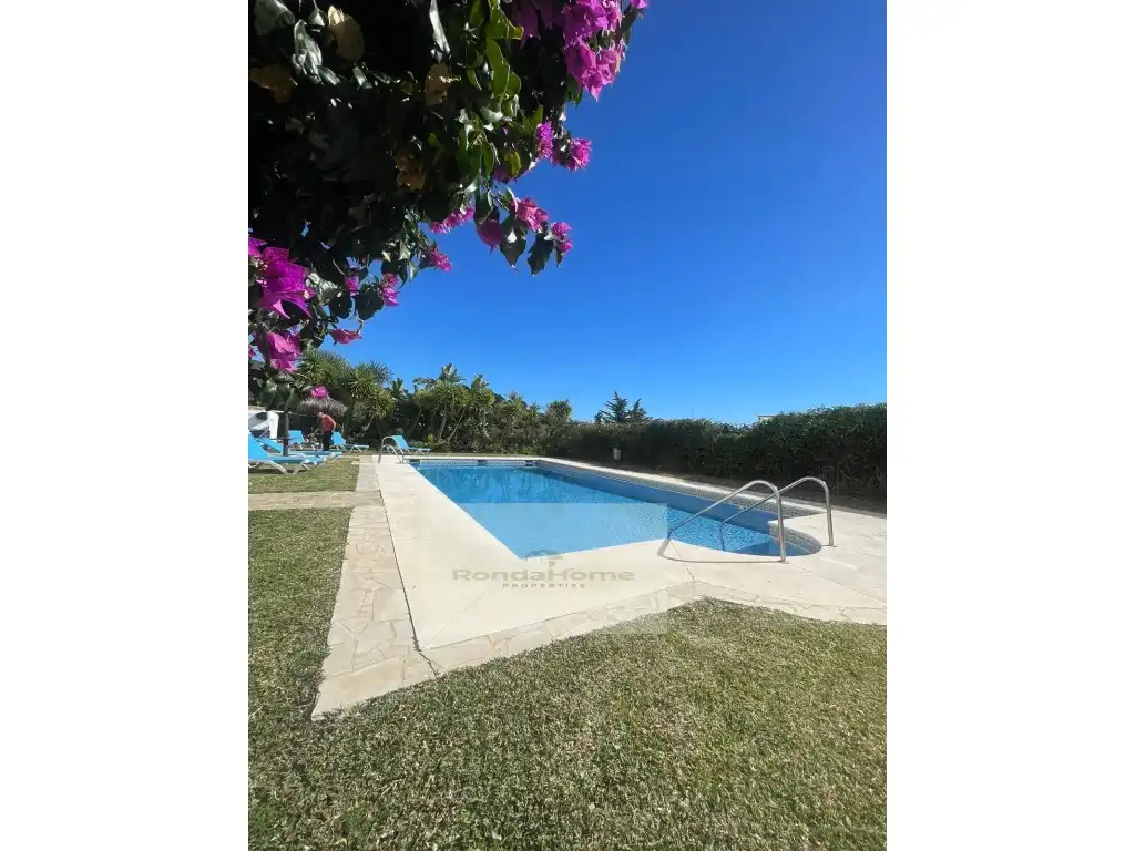 Piscina de Piso de alquiler en Mijas con Terraza y Amueblado