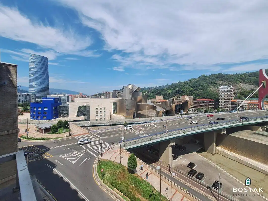Vista exterior de Pis en venda en Bilbao  amb Calefacció i Terrassa